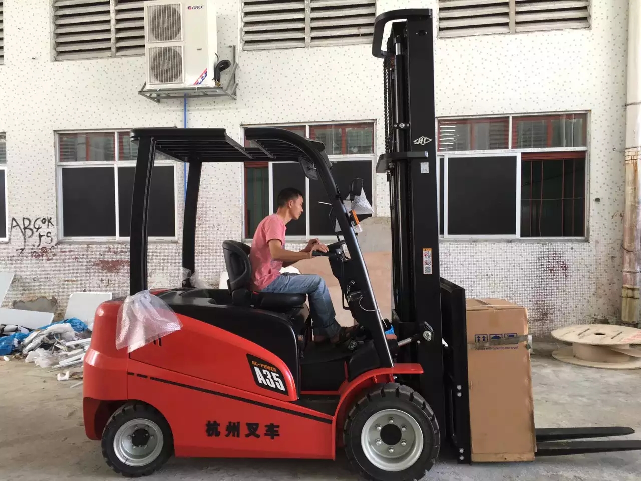 廣州捷誠(chéng)：蓄電池叉車