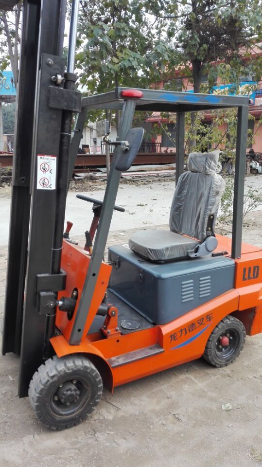 熱銷推薦 電動四輪叉車 多功能電動叉車 優(yōu)質電動叉車