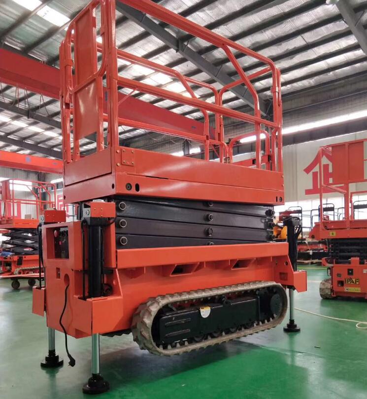 南苑機(jī)械：履帶式高空作業(yè)平臺(tái)