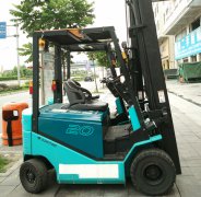 住友三節(jié)七米叉車