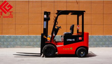 CPDA-15利工1.5噸四輪平衡重式電動(dòng)叉車