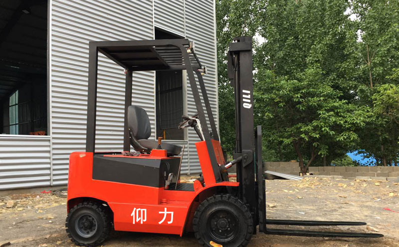 仰力電動叉車