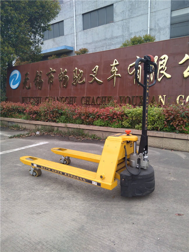 暢馳：電動(dòng)倉儲(chǔ)車