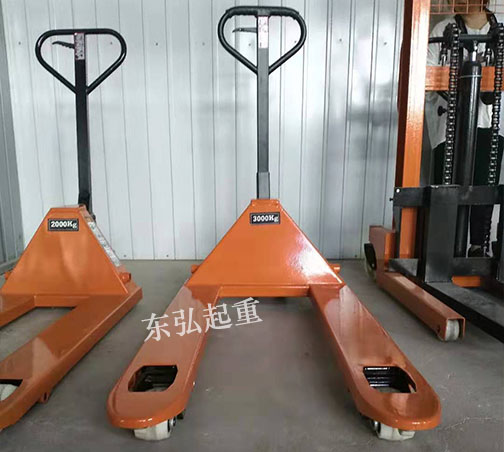東弘起重：手動(dòng)液壓搬運(yùn)叉車(chē)