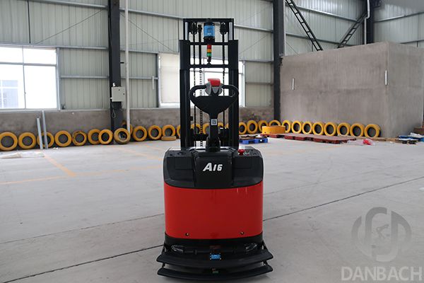 AGV廠家,堆垛式AGV無(wú)人叉車
