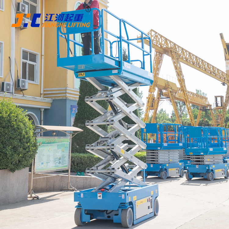 江河：自行剪叉式高空作業(yè)平臺(tái)