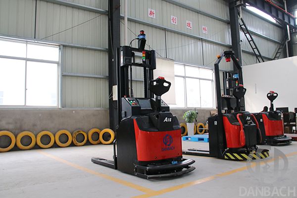 河南智能叉車AGV,托盤搬運(yùn)式叉車AGV廠商