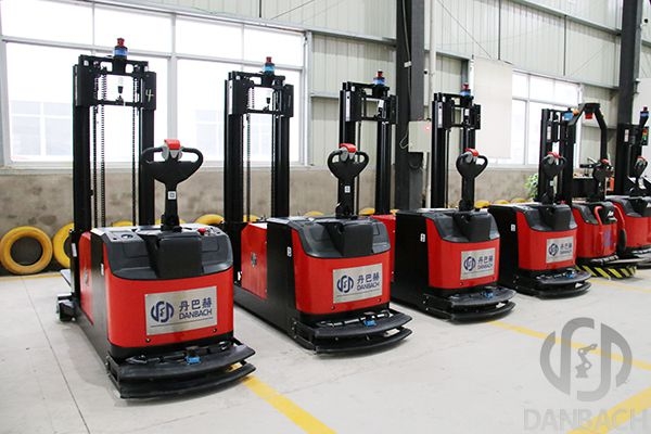 智能叉車(chē)AGV,agv機(jī)器人叉車(chē),機(jī)器人叉車(chē)agv
