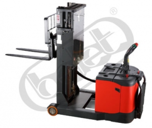 Belet：RFX 13AP16 / AC - 配備 AKU 驅(qū)動(dòng)器和升降機(jī)的 Retrak 叉車(chē)   (Z200294)