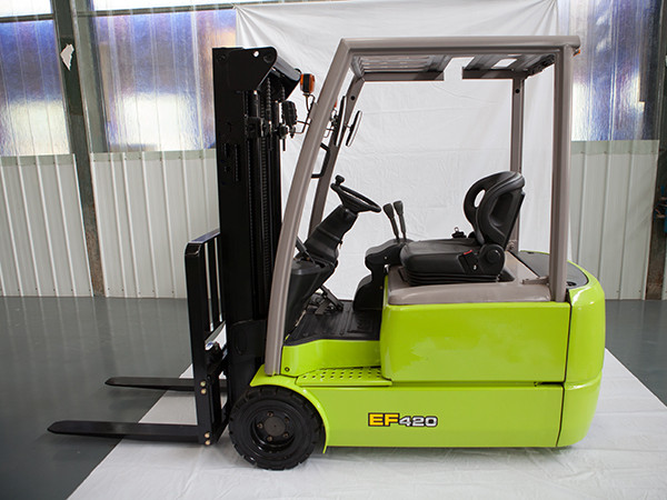 恒基 三支點(diǎn)電動(dòng)叉車