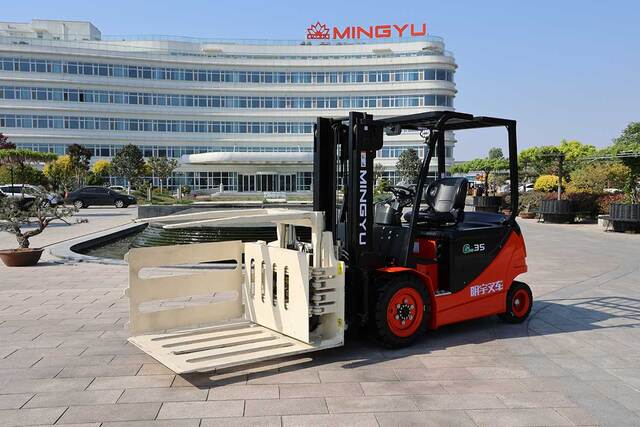 明宇：3.5噸鋰電旋轉(zhuǎn)推拉器叉車