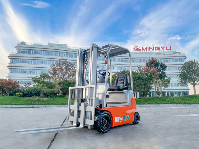 明宇：A10電動平衡重式叉車