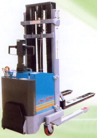 東莞順昌1噸全電動(dòng)自走式叉車 SCC1000