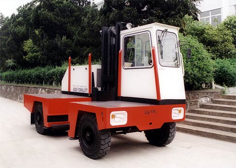 鎮(zhèn)江福馬4噸側(cè)面叉車 CCC-4C