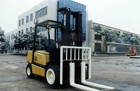 鎮(zhèn)江福馬3噸內(nèi)燃柴油平衡重叉車 CPC-30A