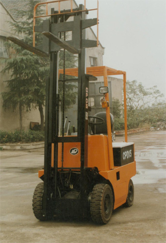 杭州華生1.8噸平衡重式蓄電池叉車 CPD18