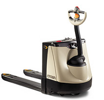 美國皇冠叉車(CROWN)4500磅步行式電動托盤搬運(yùn)車 WP 2300