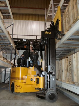 美國(guó)藍(lán)道(LANDOLL)3000磅三向堆垛叉車(chē) B30/42E-180D