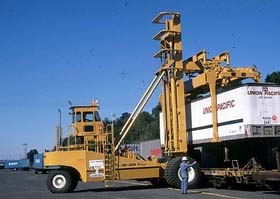 美國米杰克叉車(Mi-Jack)重箱內(nèi)燃集裝箱平衡重叉車 MJM 90RT