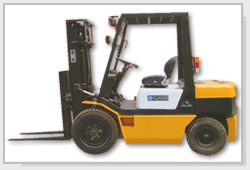 3噸內(nèi)燃平衡重式叉車 CPC30、CPCD30