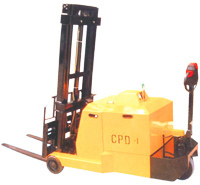 步行式平衡重式叉車 CPD