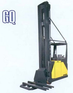 小松伸縮貨叉前移式叉車(下操作臺) GQ