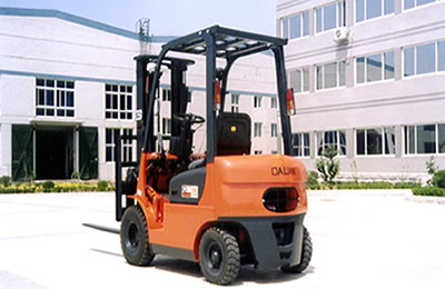 大連1.5噸機(jī)械傳動柴油叉車  CPCD15