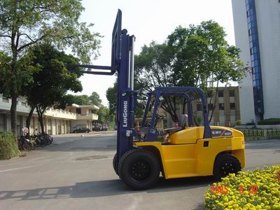 柳工7噸內(nèi)燃平衡重叉車(chē) CPCD70