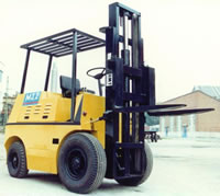 德國(guó)UMT內(nèi)燃平衡重叉車 M 32 M