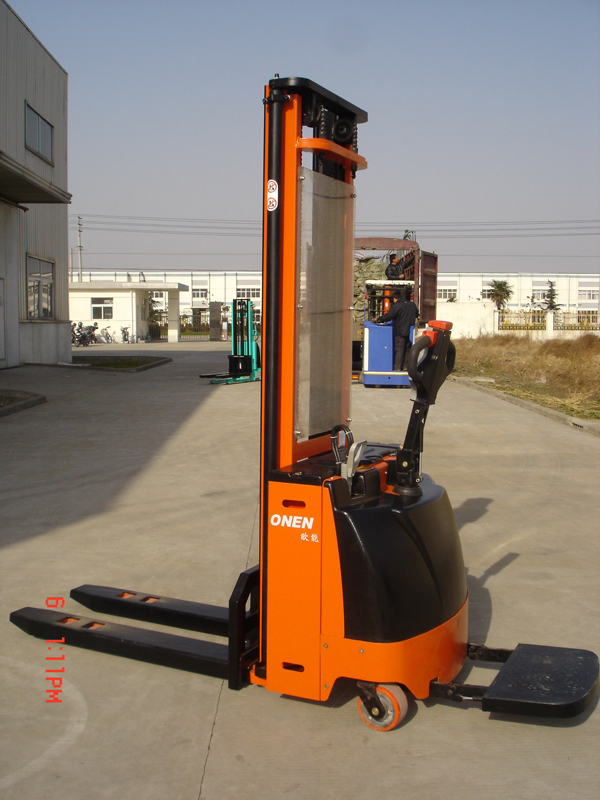 珠海歐能:EY系列1.5噸全電動(dòng)托盤堆垛車 EY15