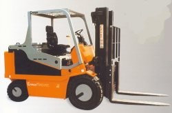 意大利卡瑞佛(CARER)R45NCR (NCFR)平衡重四輪電動叉車 R45NCR (NCFR)