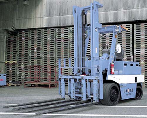 日本神鋼重型內(nèi)燃平衡重叉車(chē)(三)