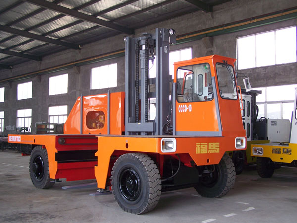 鎮(zhèn)江福馬內(nèi)燃側(cè)面叉車 CCC-3C