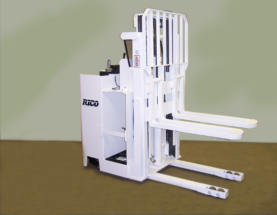 美國(guó)(RICO)全電動(dòng)堆高機(jī)