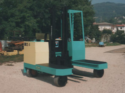 意大利ITALCARRELLI 意大利ITALCARRELLI 側(cè)面叉車