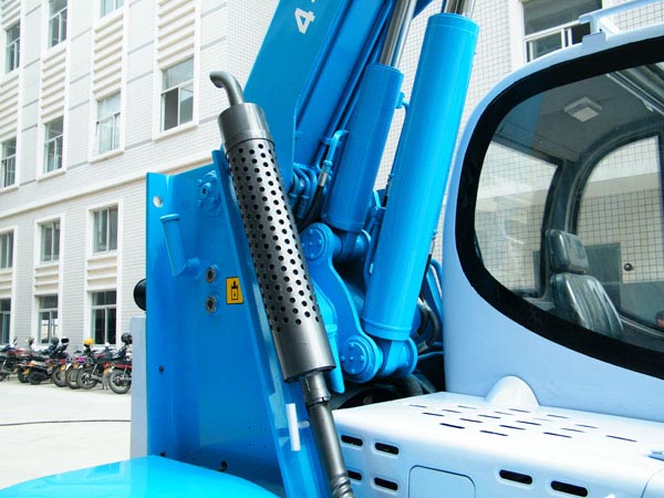 金客興伸縮臂式叉車