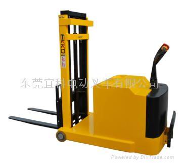平衡式電動(dòng)堆高叉車 EK10