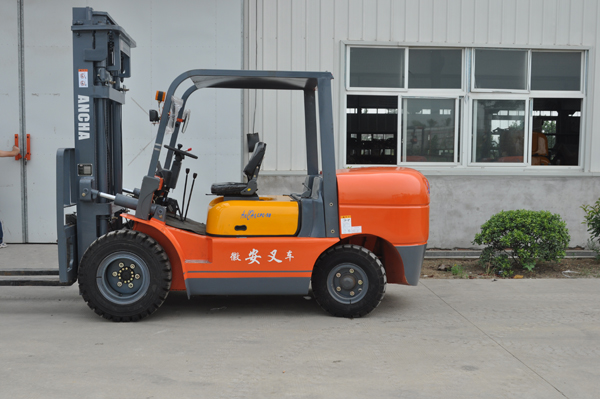 供應(yīng)安叉5T內(nèi)燃平衡重叉車