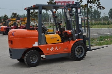 內(nèi)燃3噸叉車 CPC30(多缸)