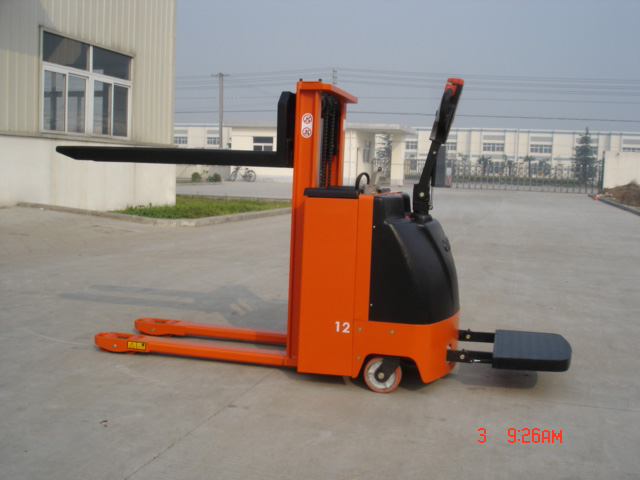 德銳泰揚(yáng):矮門架升高車