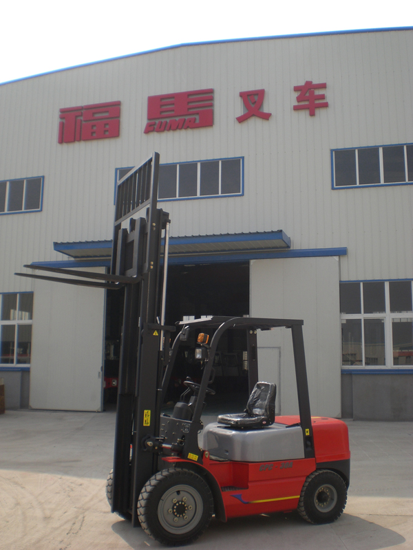 鎮(zhèn)江福馬內(nèi)燃平衡重叉車