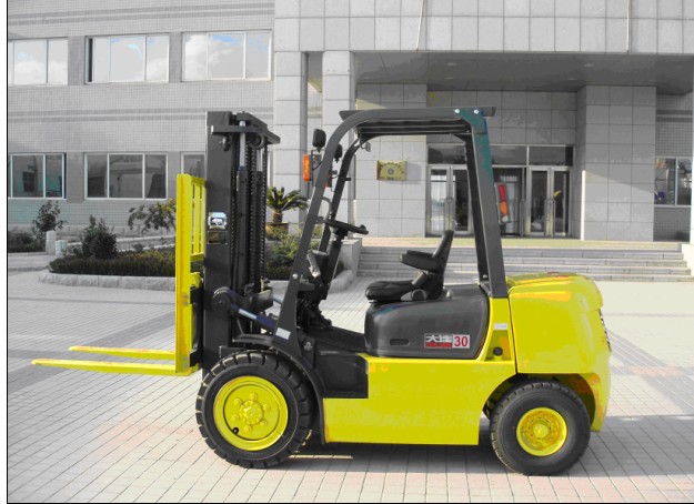大連叉車(chē)B系列3噸內(nèi)燃平衡重叉車(chē)