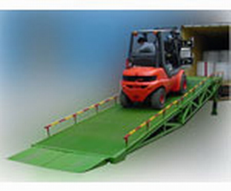廣州花東摯誠叉車供應(yīng)移動登車橋