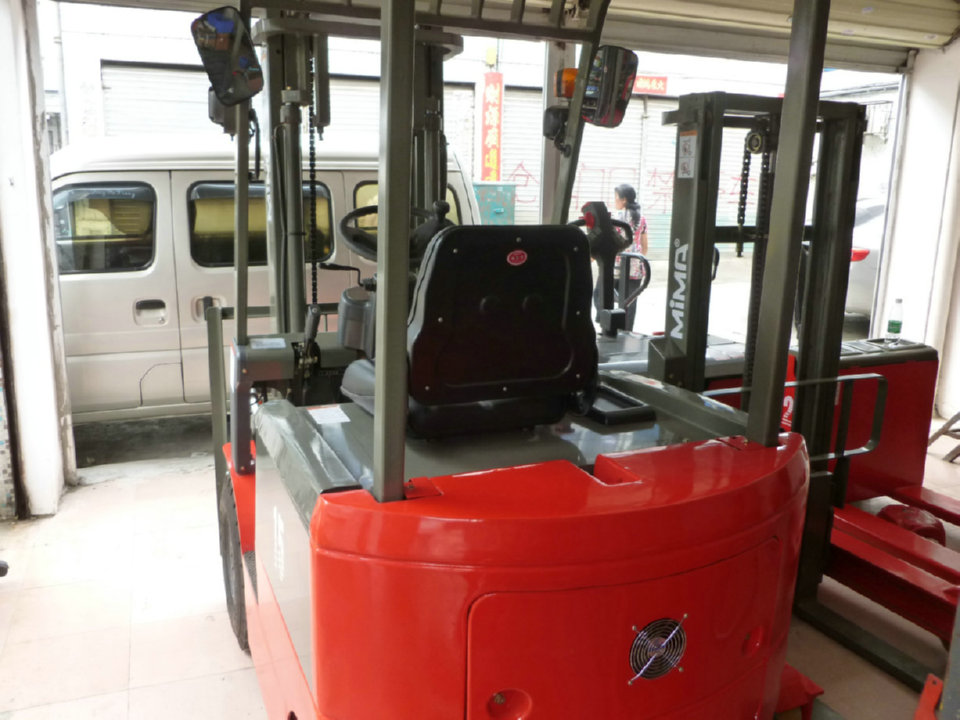 廣州搬易通代理中心｜前移式叉車，電動搬盤車，平衡重叉車等，有樣車