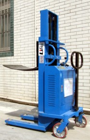 紙卷半電動(dòng)堆高機(jī)