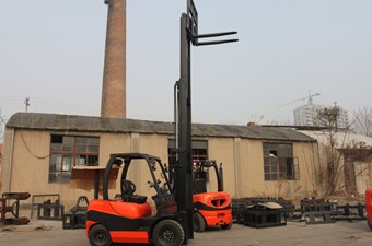 威肯勇士系列3噸3級5米門架 3噸3級5米門架柴油叉車