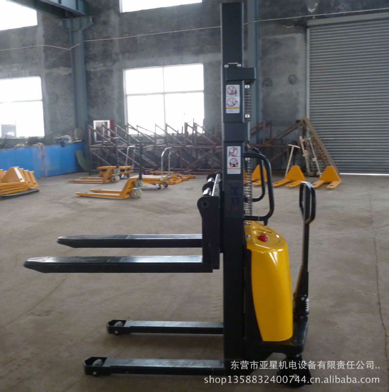 堆高車(chē) 半電動(dòng)堆高車(chē) 工力堆高車(chē) 搬運(yùn)設(shè)備