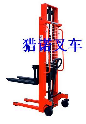 手動堆高車