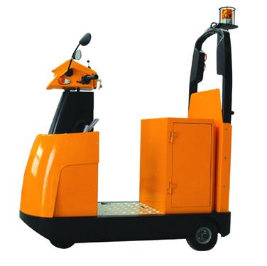 站駕式牽引車