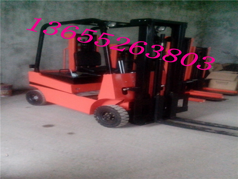 優(yōu)質(zhì)供應四輪叉車